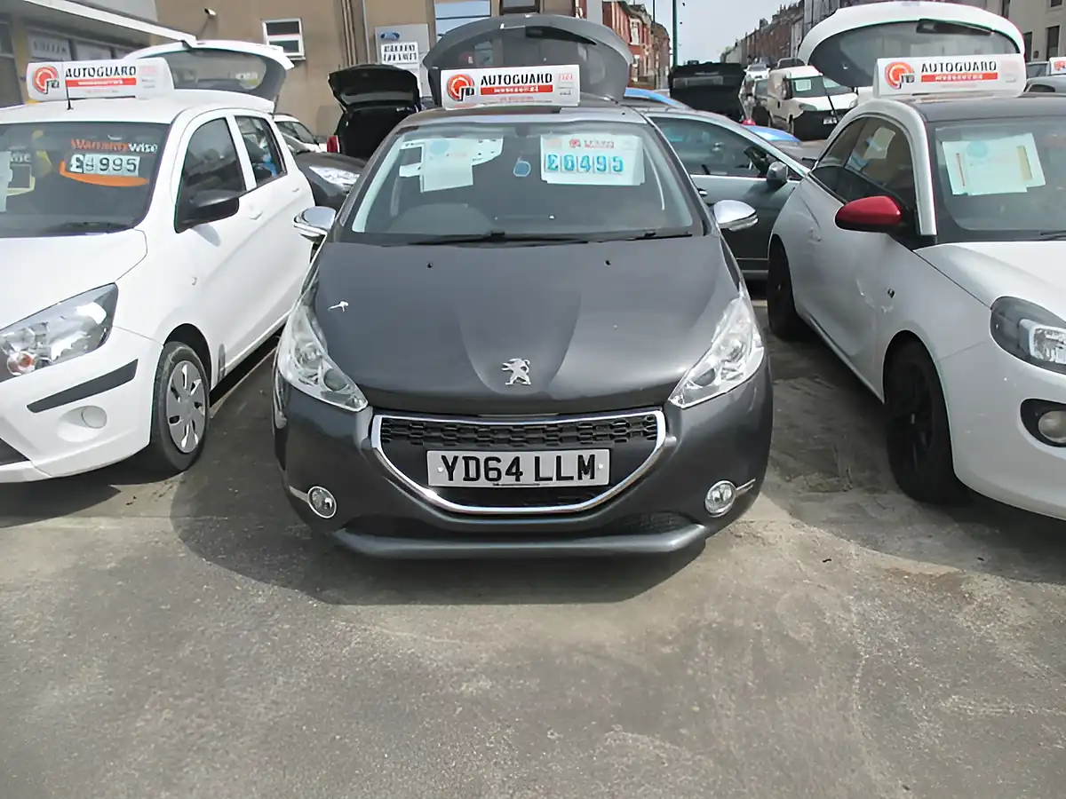 Used 2014 Peugeot 208 Style Grey - Front View