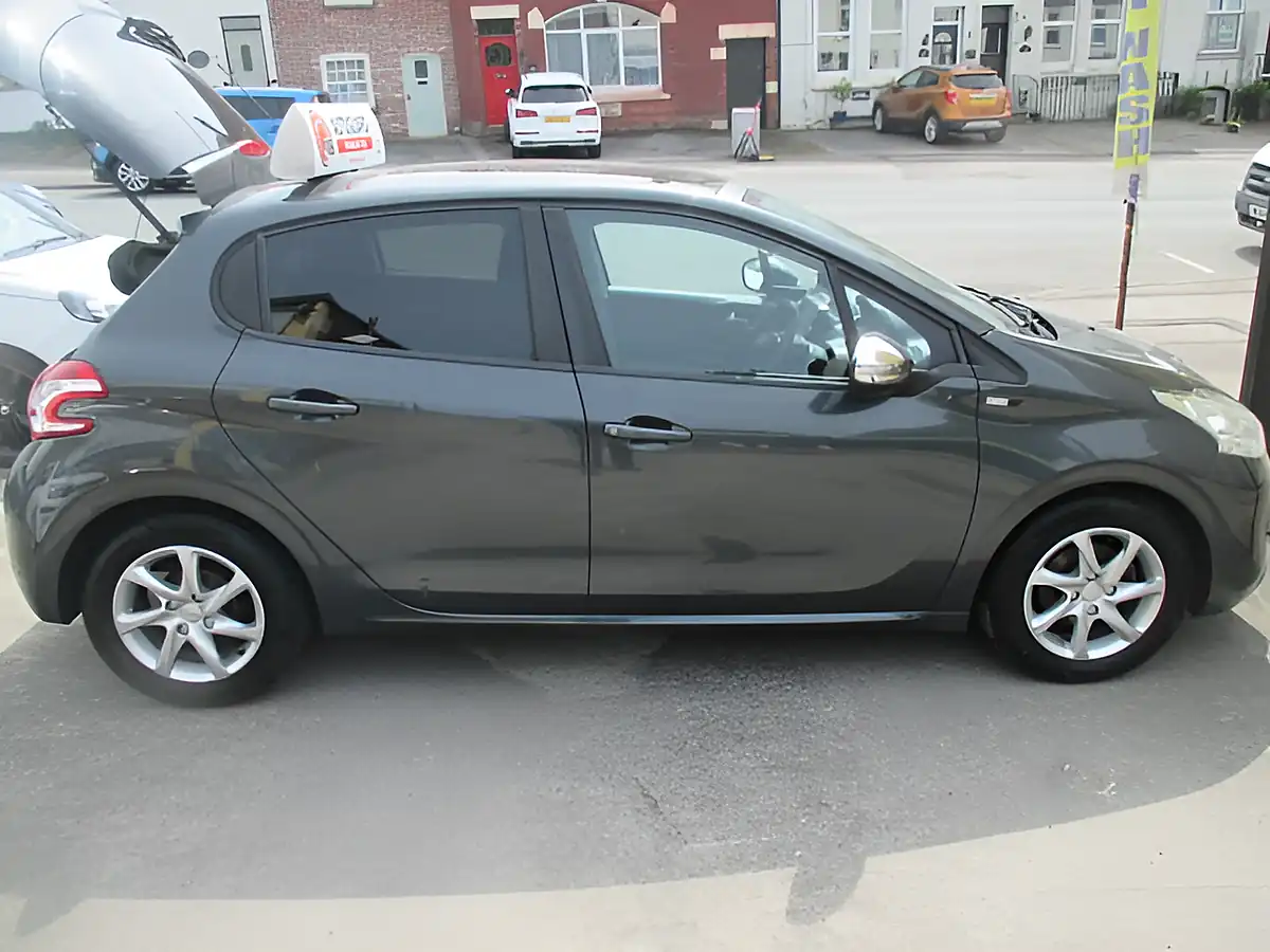 Used 2014 Peugeot 208 Style Grey - Interior and Exterior details 4