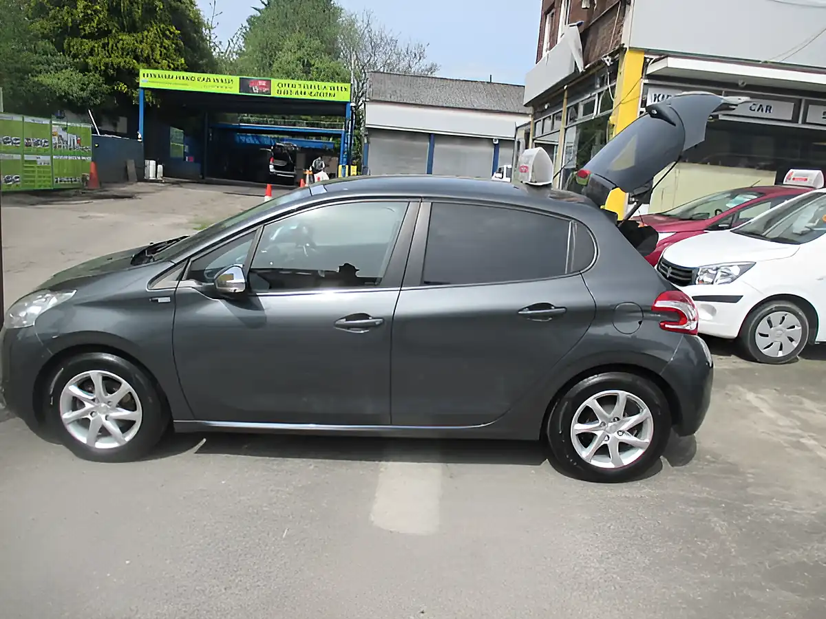 Used 2014 Peugeot 208 Style Grey - Interior and Exterior details 5