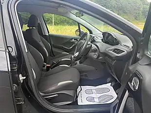 Used 2014 Peugeot 208 Style Nera Black - Interior and Exterior details 11
