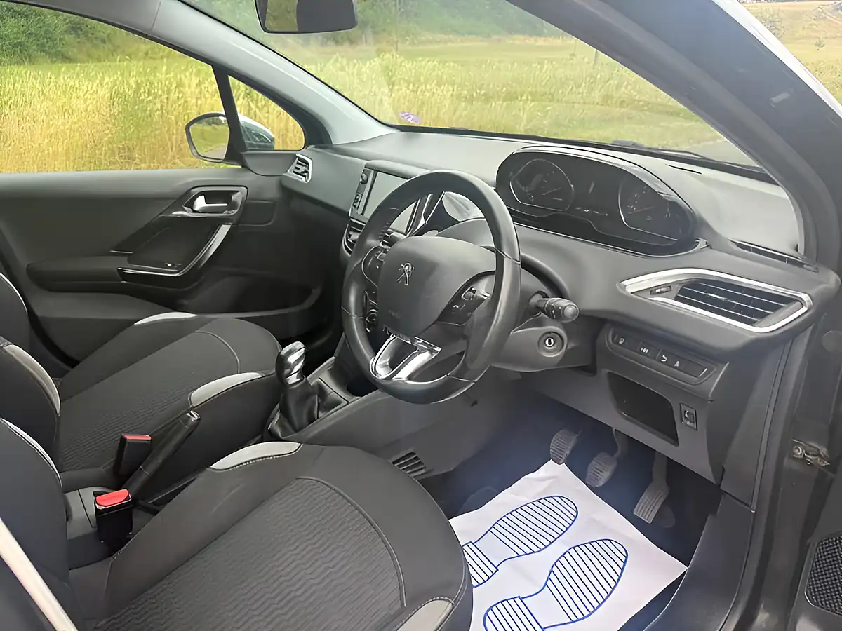 Used 2014 Peugeot 208 Style Nera Black - Interior and Exterior details 12