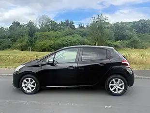 Used 2014 Peugeot 208 Style Nera Black - Interior and Exterior details 4