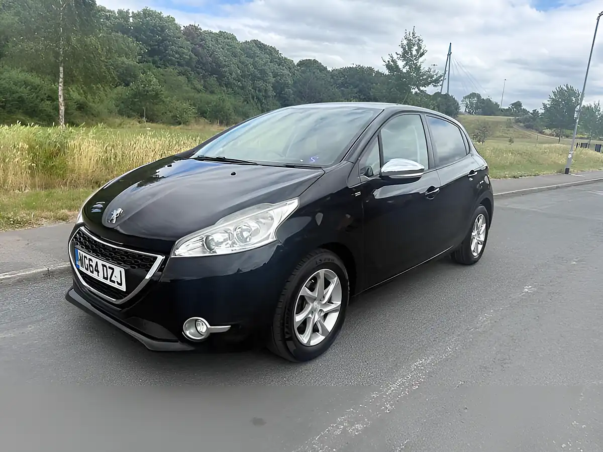 Used 2014 Peugeot 208 Style Nera Black - Interior and Exterior details 5