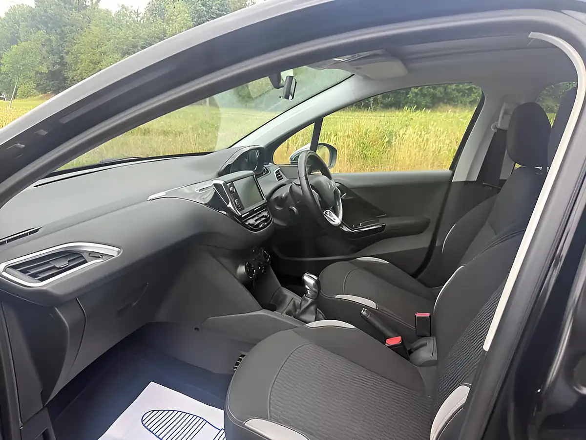 Used 2014 Peugeot 208 Style Nera Black - Interior and Exterior details 7