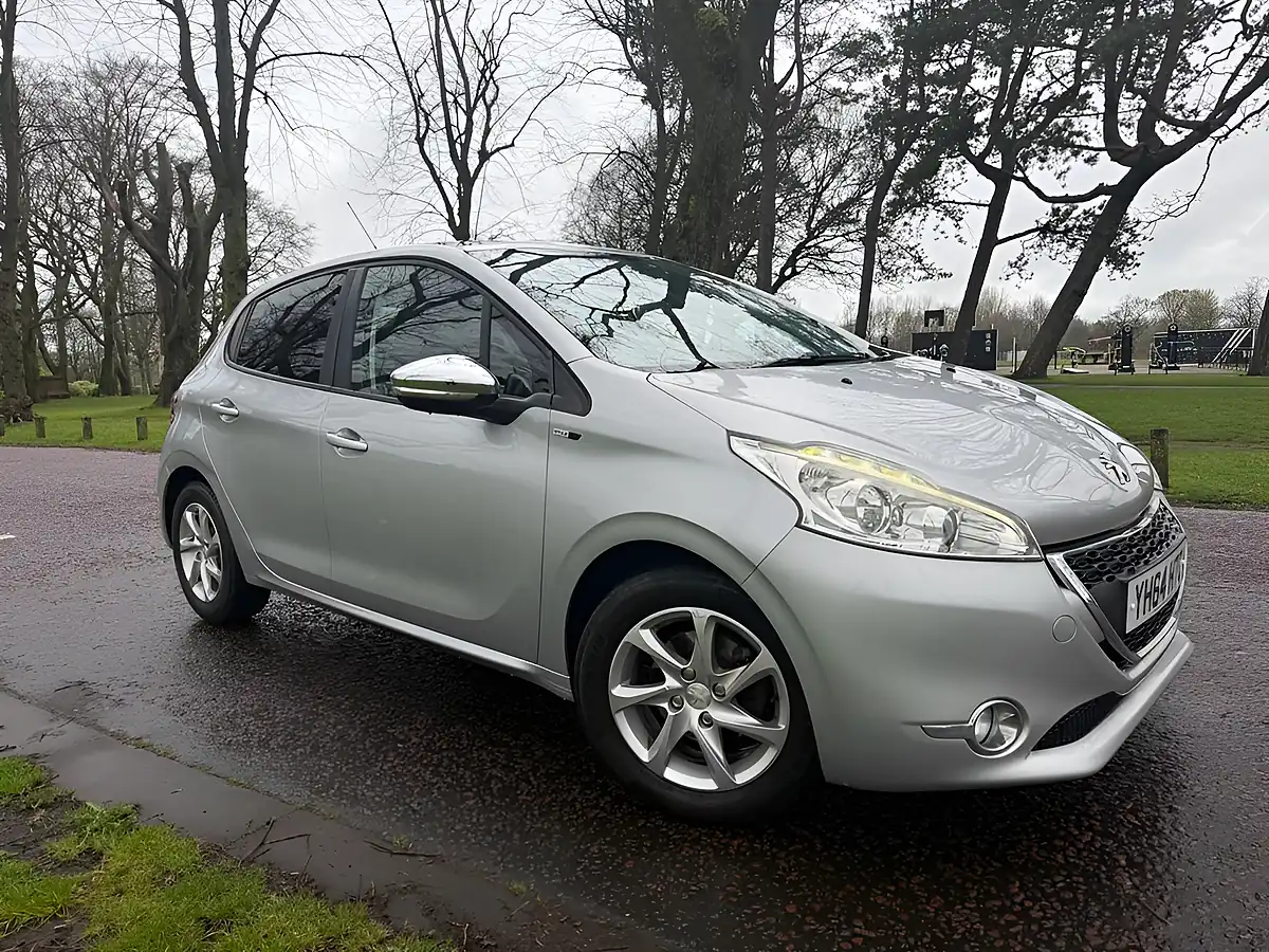 Used 2014 Peugeot 208 Style Silver - Front View