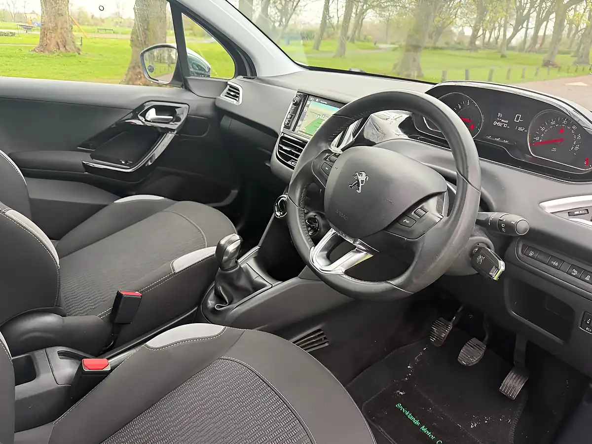 Used 2014 Peugeot 208 Style Silver - Interior and Exterior details 10