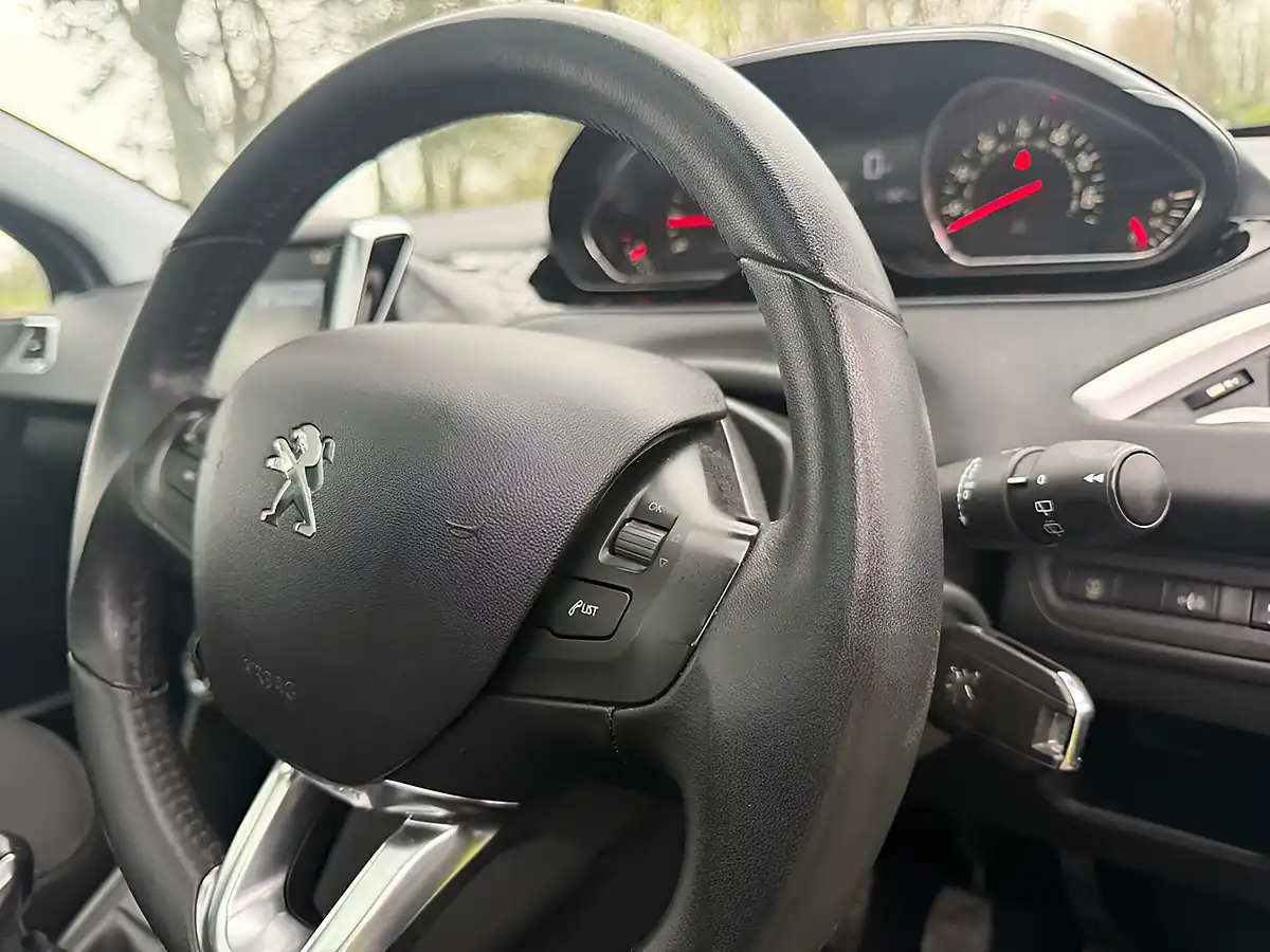 Used 2014 Peugeot 208 Style Silver - Interior and Exterior details 19