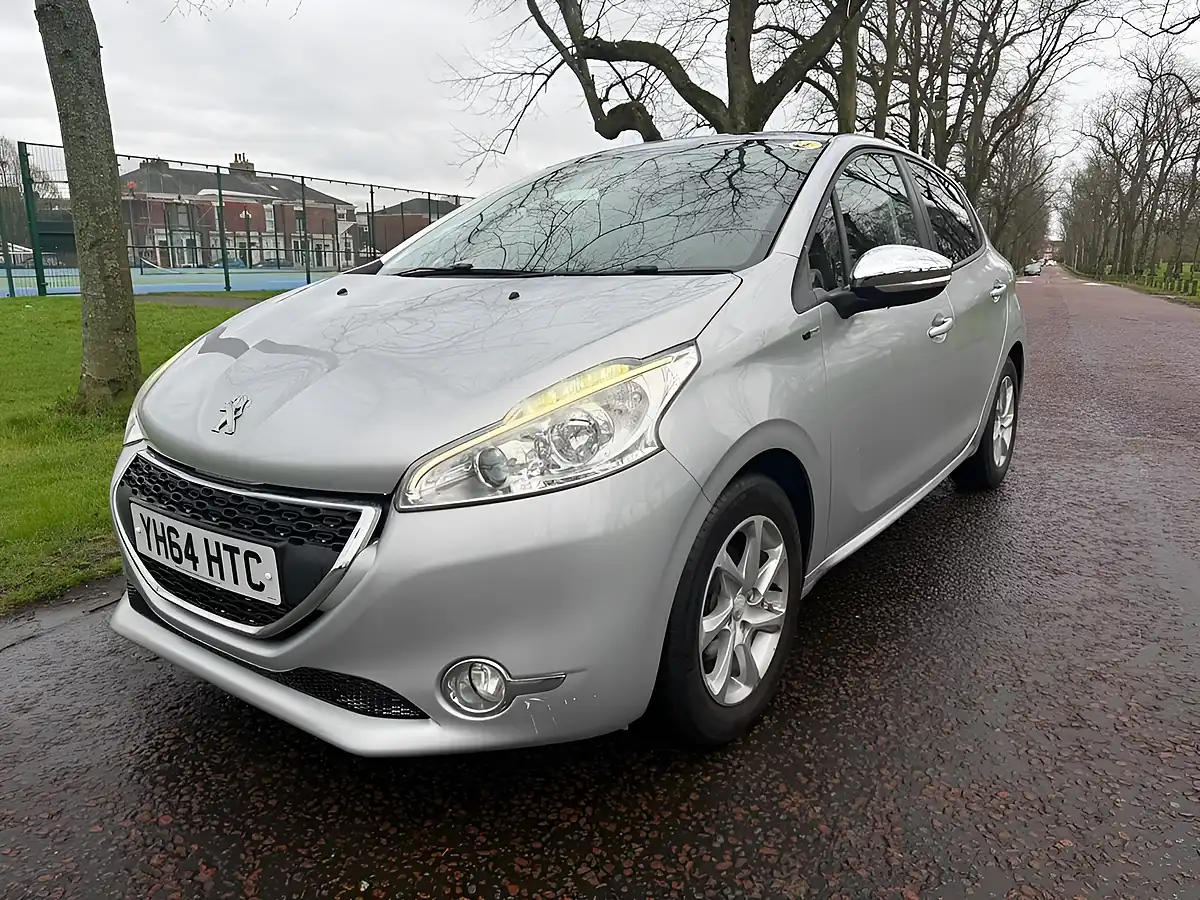 Used 2014 Peugeot 208 Style Silver - Interior and Exterior details 3