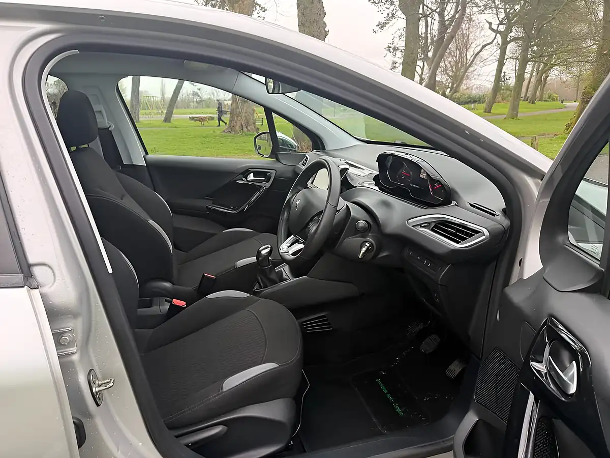 Used 2014 Peugeot 208 Style Silver - Interior and Exterior details 6