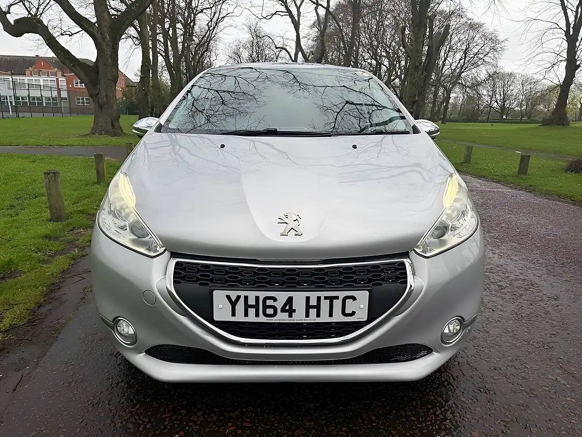 Used 2014 Peugeot 208 Style Silver - Interior and Exterior details 8