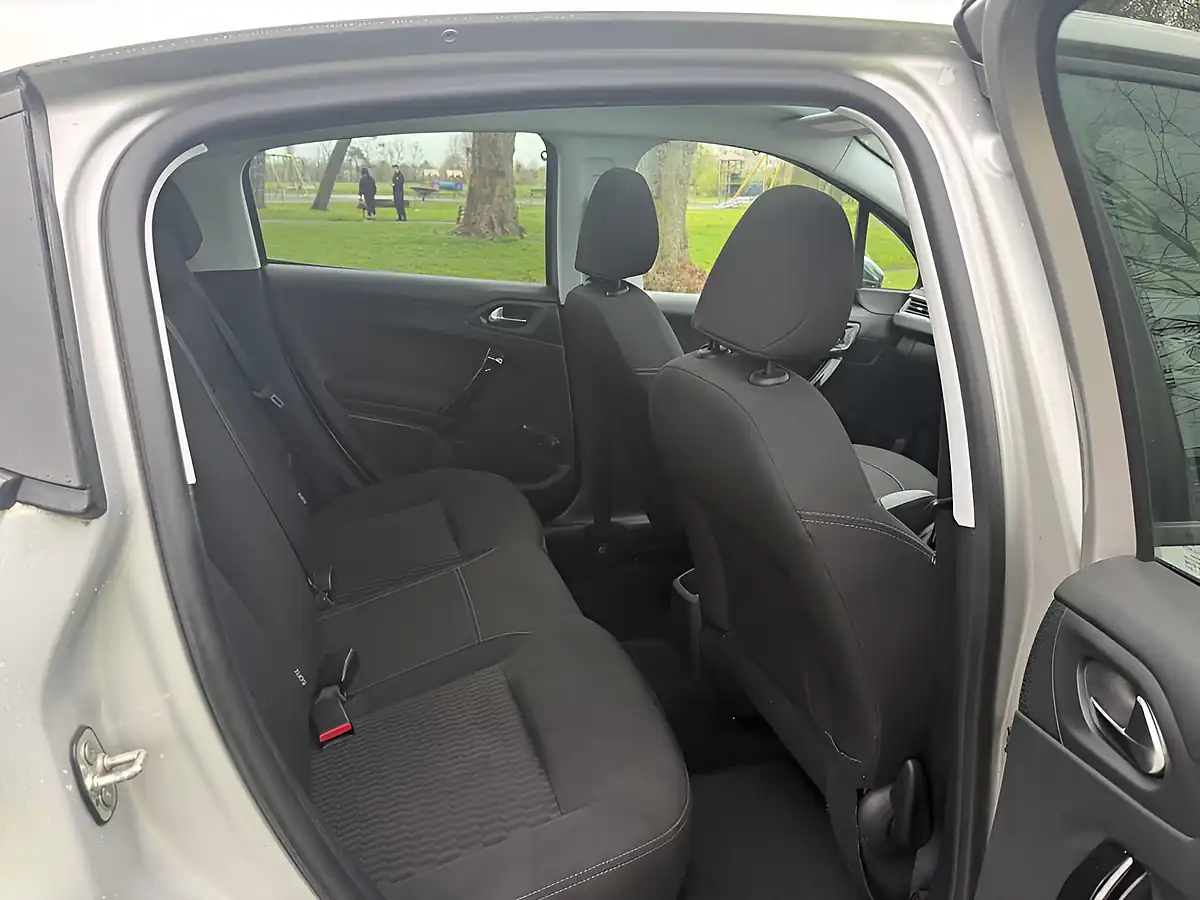 Used 2014 Peugeot 208 Style Silver - Interior and Exterior details 9