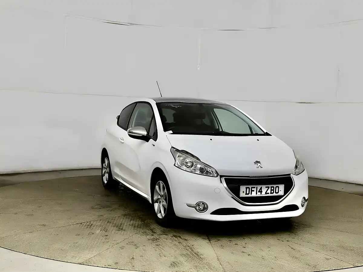 Used 2014 Peugeot 208 Style White - Front View