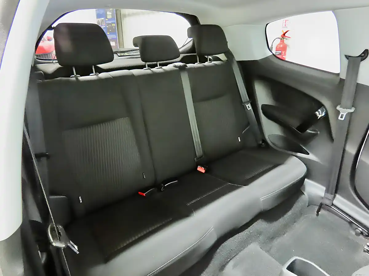 Used 2014 Peugeot 208 Style White - Interior and Exterior details 10