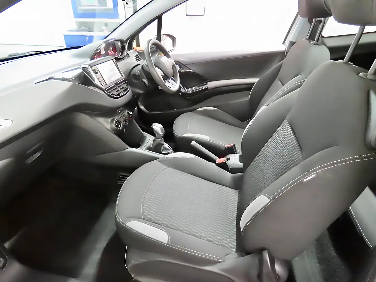 Used 2014 Peugeot 208 Style White - Interior and Exterior details 11