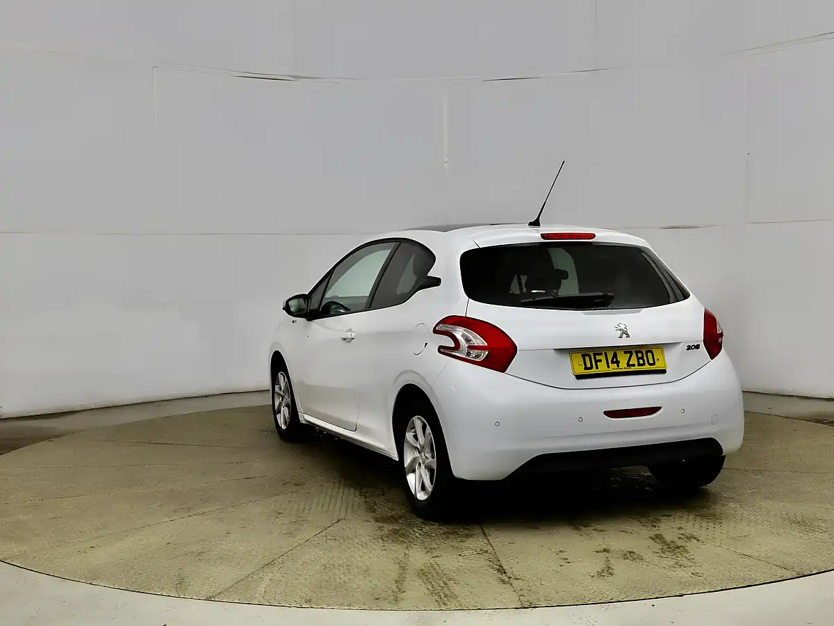 Used 2014 Peugeot 208 Style White - Interior and Exterior details 4