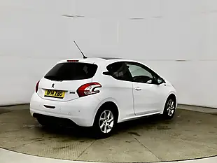 Used 2014 Peugeot 208 Style White - Interior and Exterior details 7