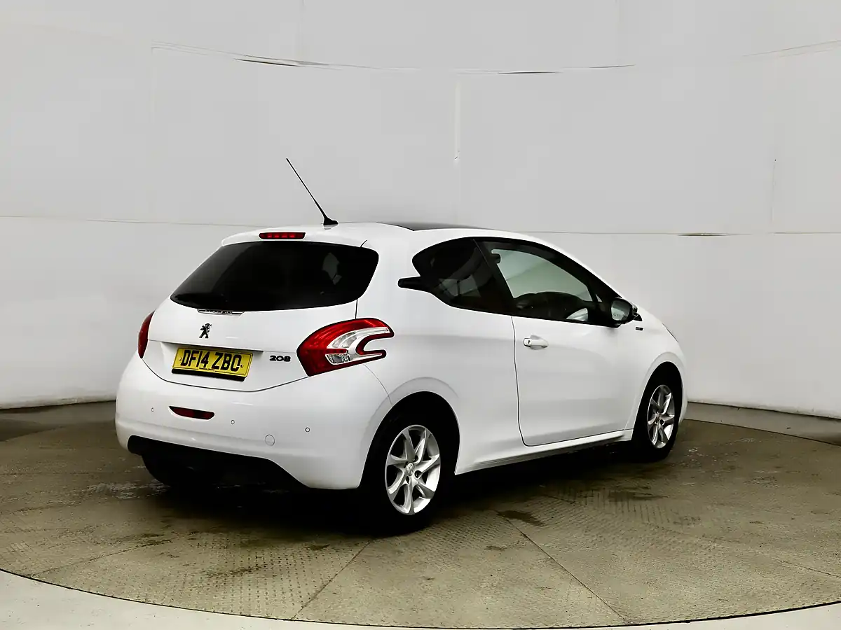 Used 2014 Peugeot 208 Style White - Interior and Exterior details 7