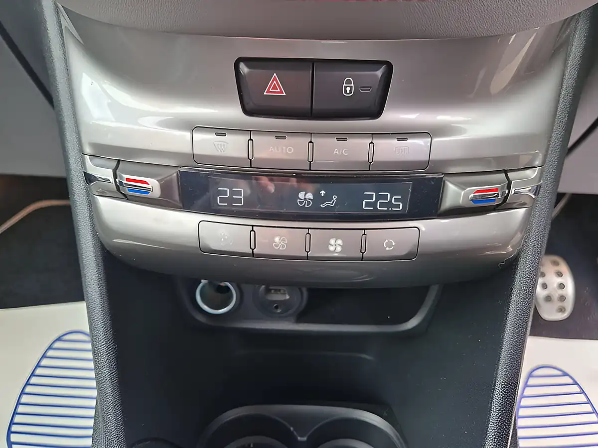 Used 2014 Peugeot 208 Xy Black - Interior and Exterior details 19