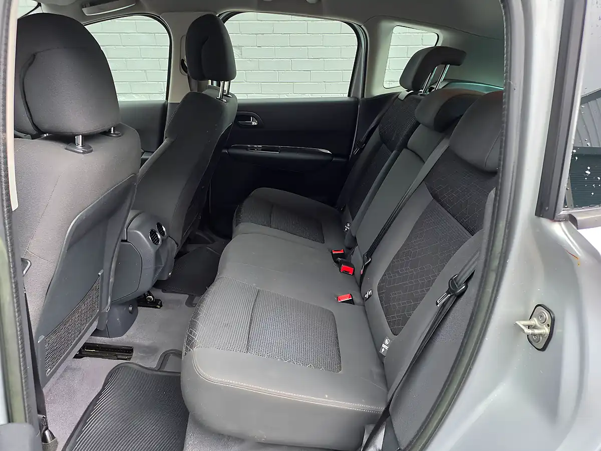 Used 2014 Peugeot 3008 Active Egc Silver - Interior and Exterior details 10