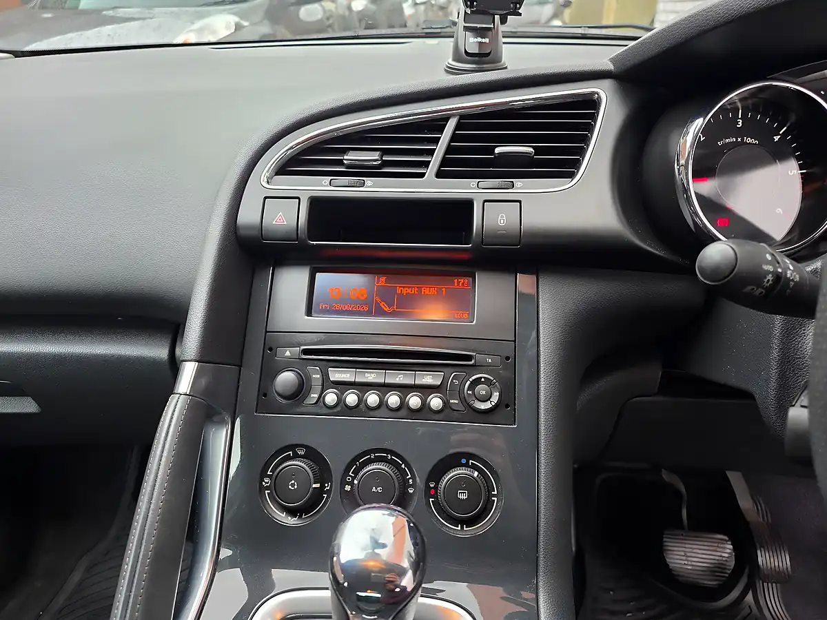 Used 2014 Peugeot 3008 Active Egc Silver - Interior and Exterior details 11