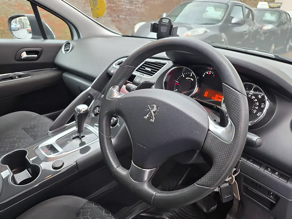 Used 2014 Peugeot 3008 Active Egc Silver - Interior and Exterior details 13