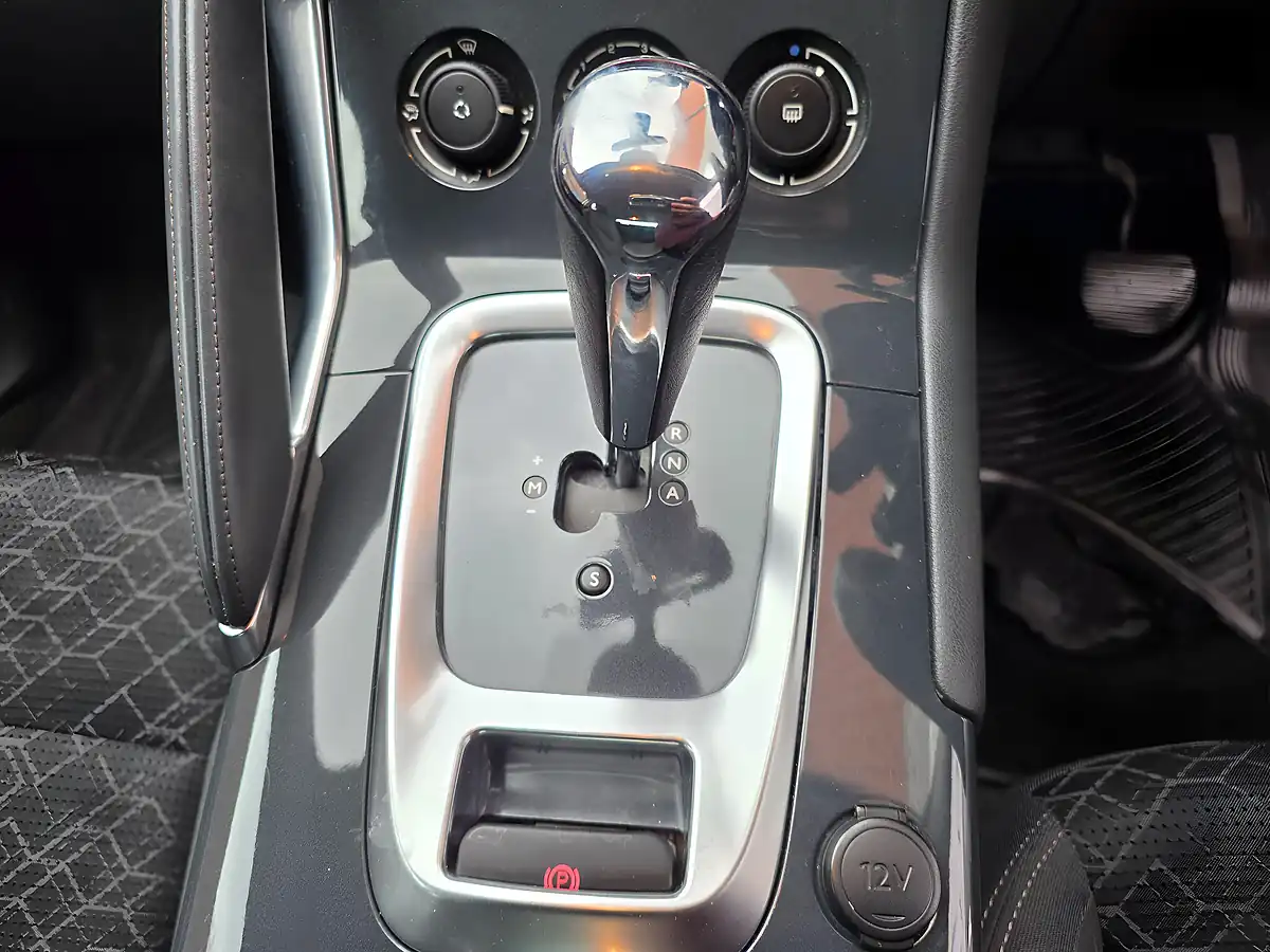 Used 2014 Peugeot 3008 Active Egc Silver - Interior and Exterior details 16