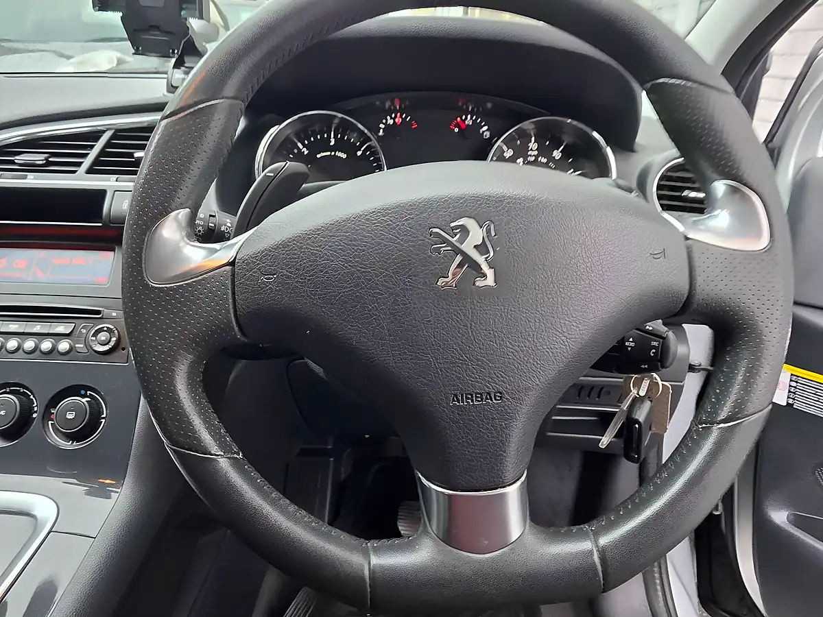Used 2014 Peugeot 3008 Active Egc Silver - Interior and Exterior details 19
