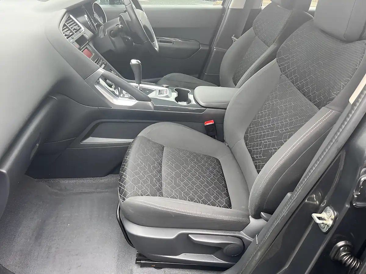 Used 2014 Peugeot 3008 Active Grey - Interior and Exterior details 12