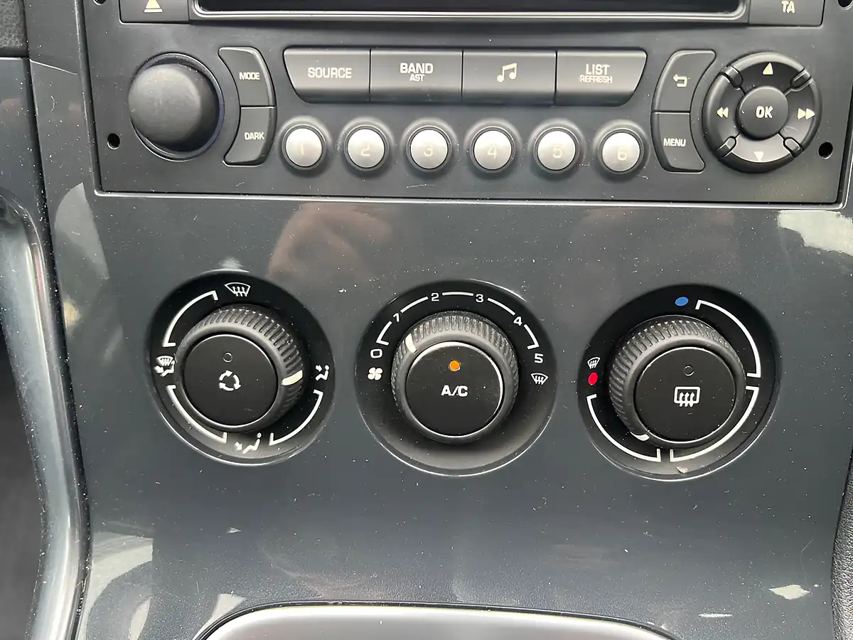 Used 2014 Peugeot 3008 Active Grey - Interior and Exterior details 17