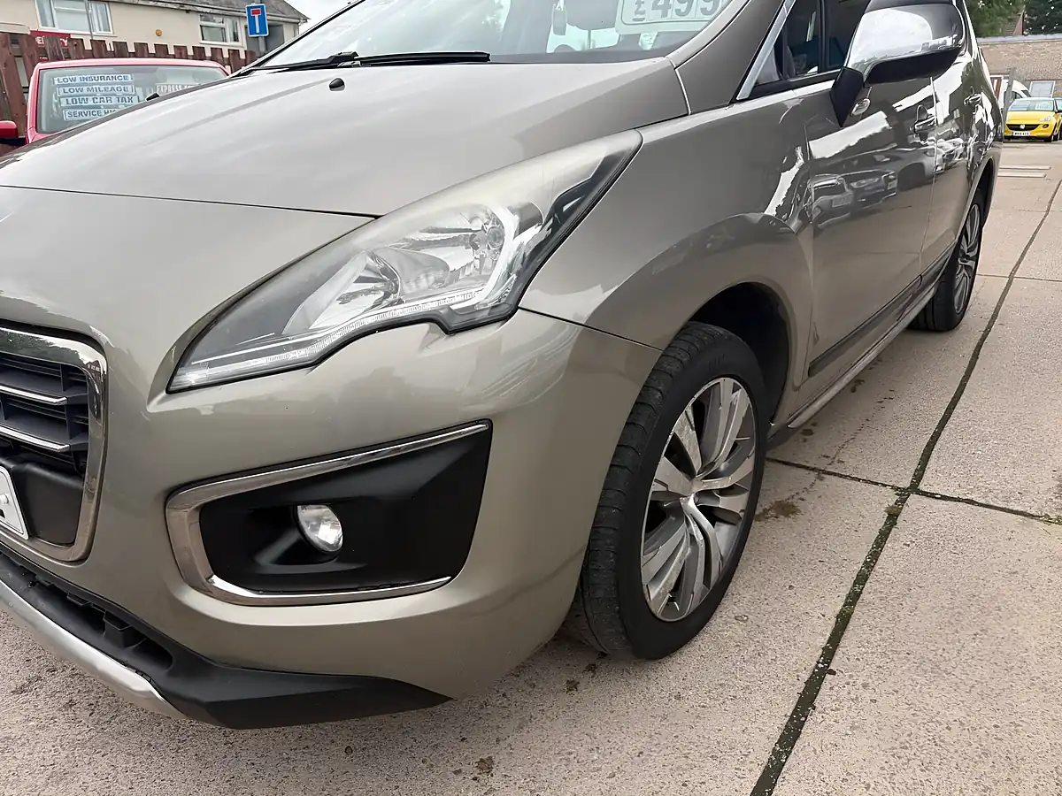 Used 2014 Peugeot 3008 Active Grey - Interior and Exterior details 10