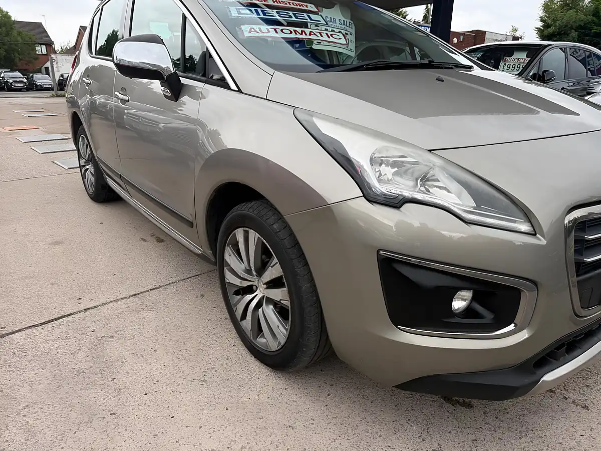 Used 2014 Peugeot 3008 Active Grey - Interior and Exterior details 12