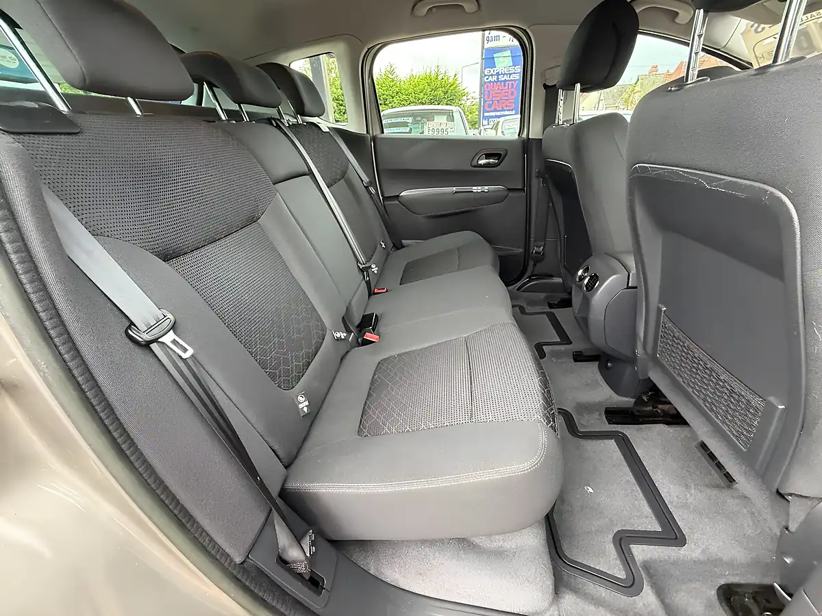 Used 2014 Peugeot 3008 Active Grey - Interior and Exterior details 14