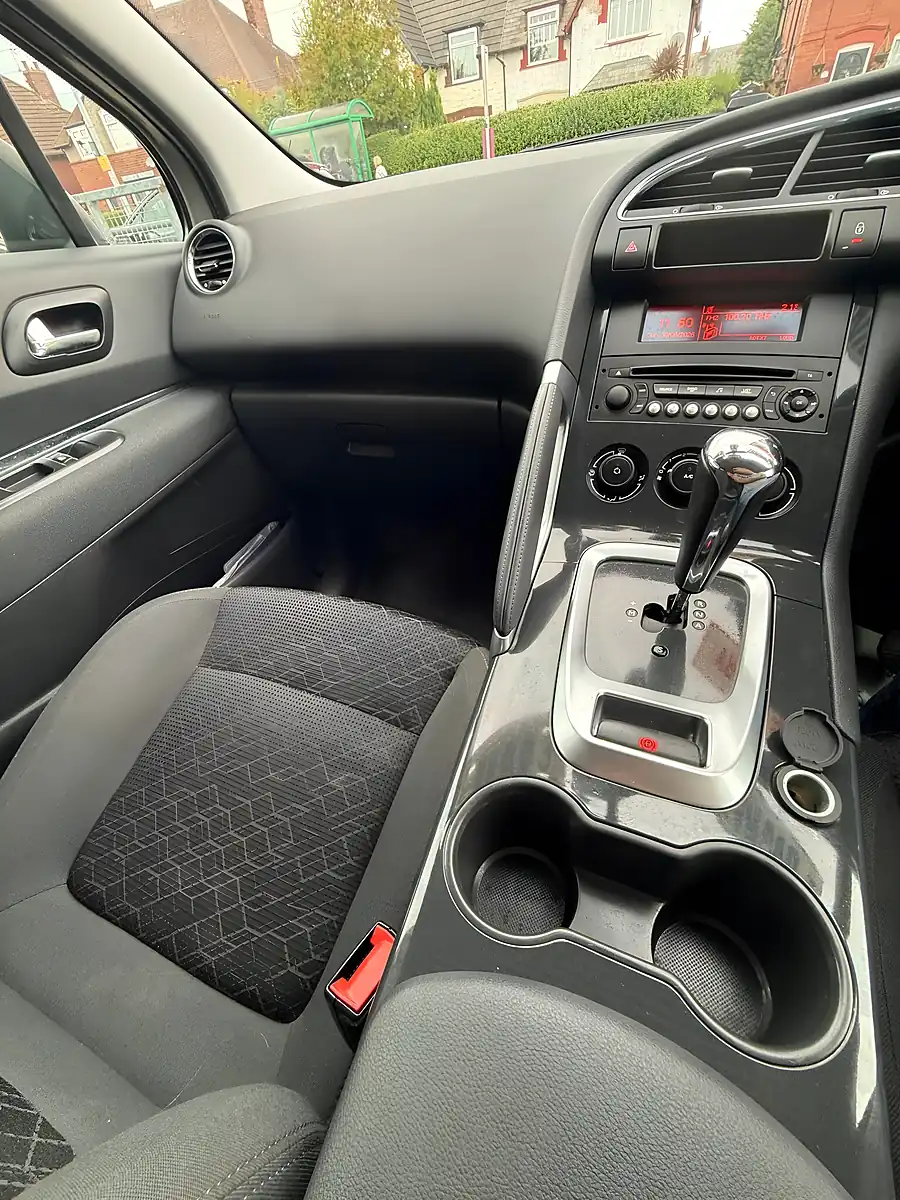 Used 2014 Peugeot 3008 Active Grey - Interior and Exterior details 17