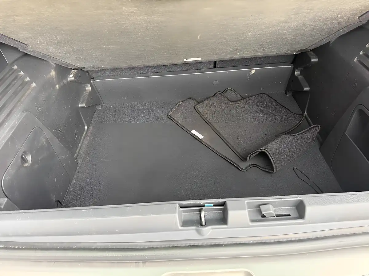 Used 2014 Peugeot 3008 Active Grey - Interior and Exterior details 18