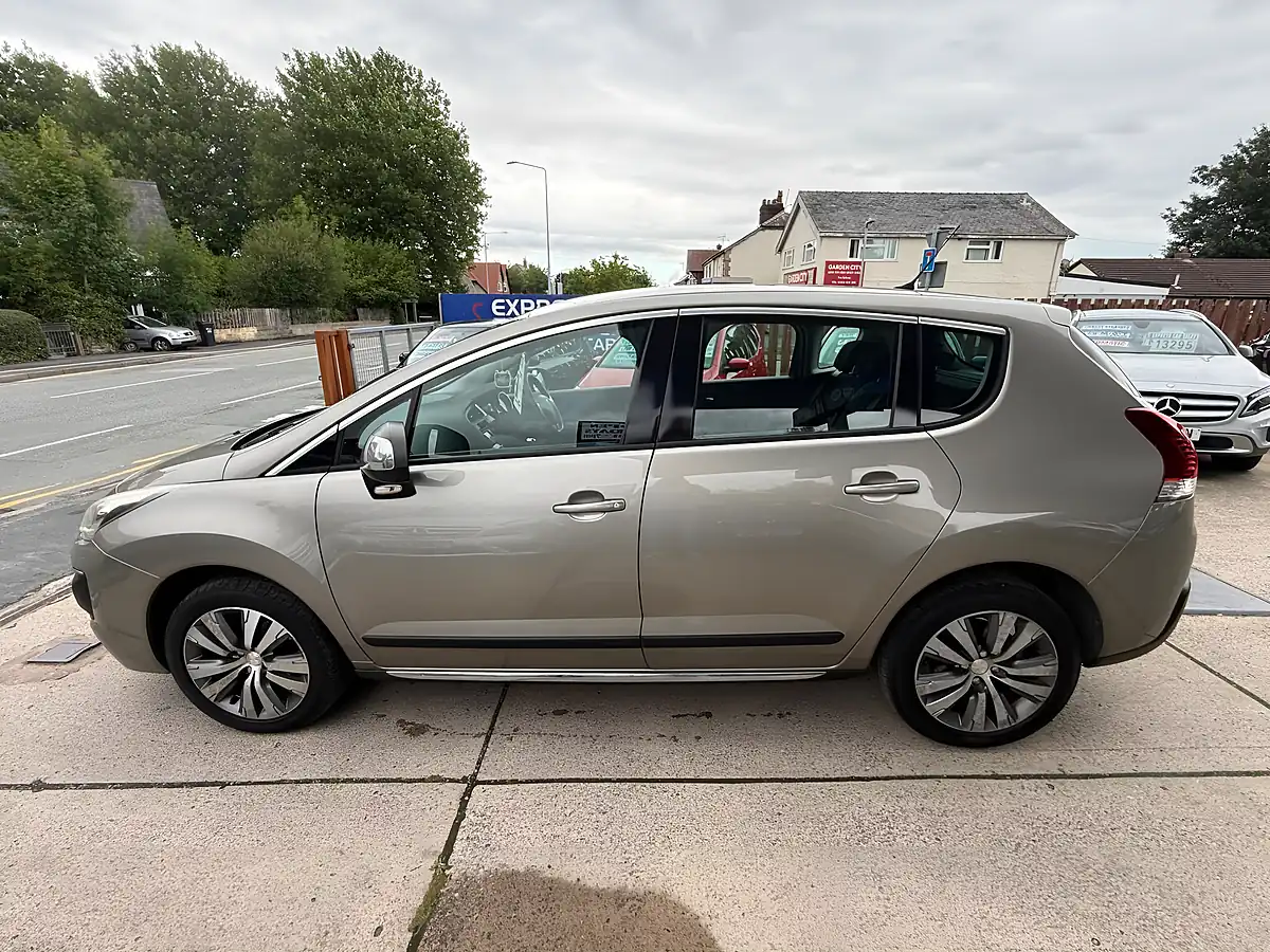 Used 2014 Peugeot 3008 Active Grey - Interior and Exterior details 6