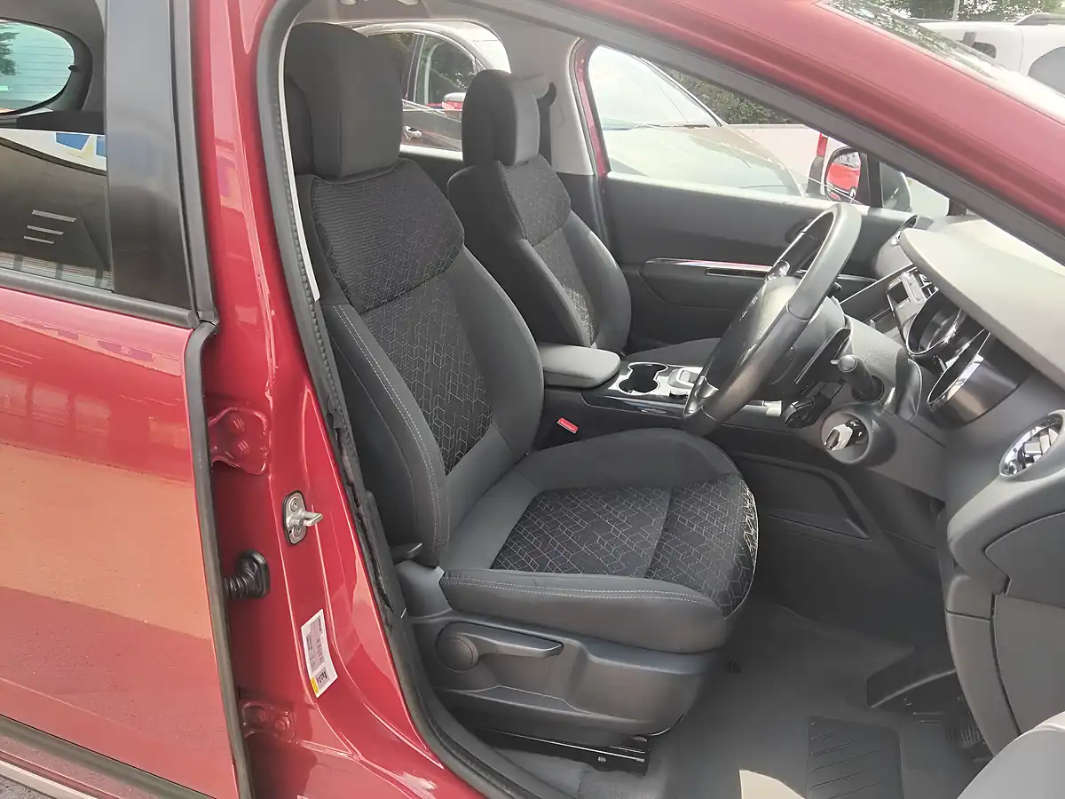 Used 2014 Peugeot 3008 Active Red - Interior and Exterior details 14