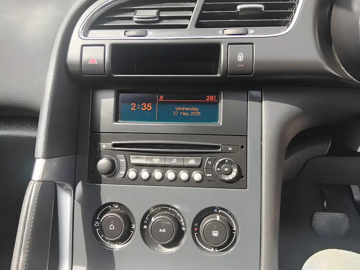 Used 2014 Peugeot 3008 Active Red - Interior and Exterior details 17