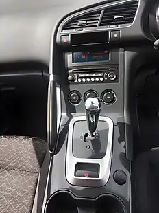 Used 2014 Peugeot 3008 Active Red - Interior and Exterior details 18
