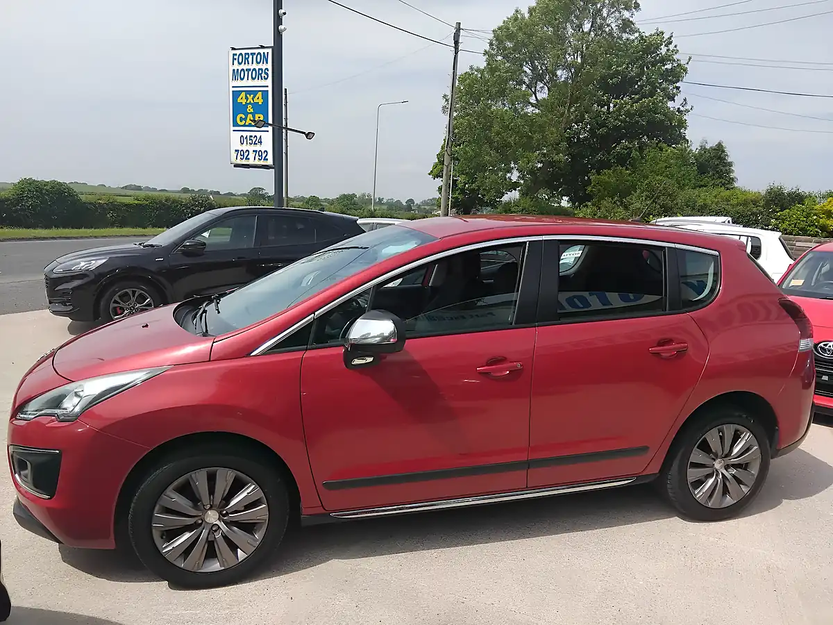 Used 2014 Peugeot 3008 Active Red - Interior and Exterior details 4
