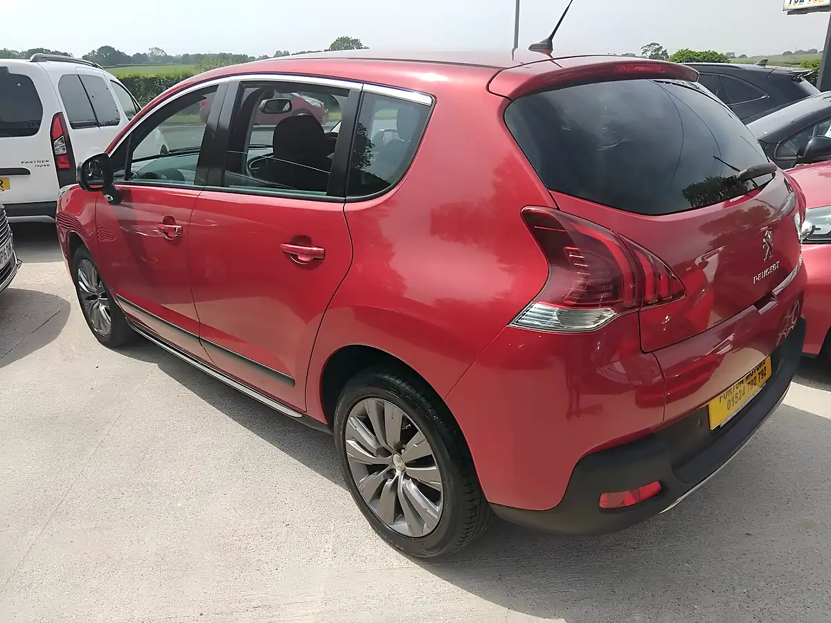 Used 2014 Peugeot 3008 Active Red - Interior and Exterior details 5