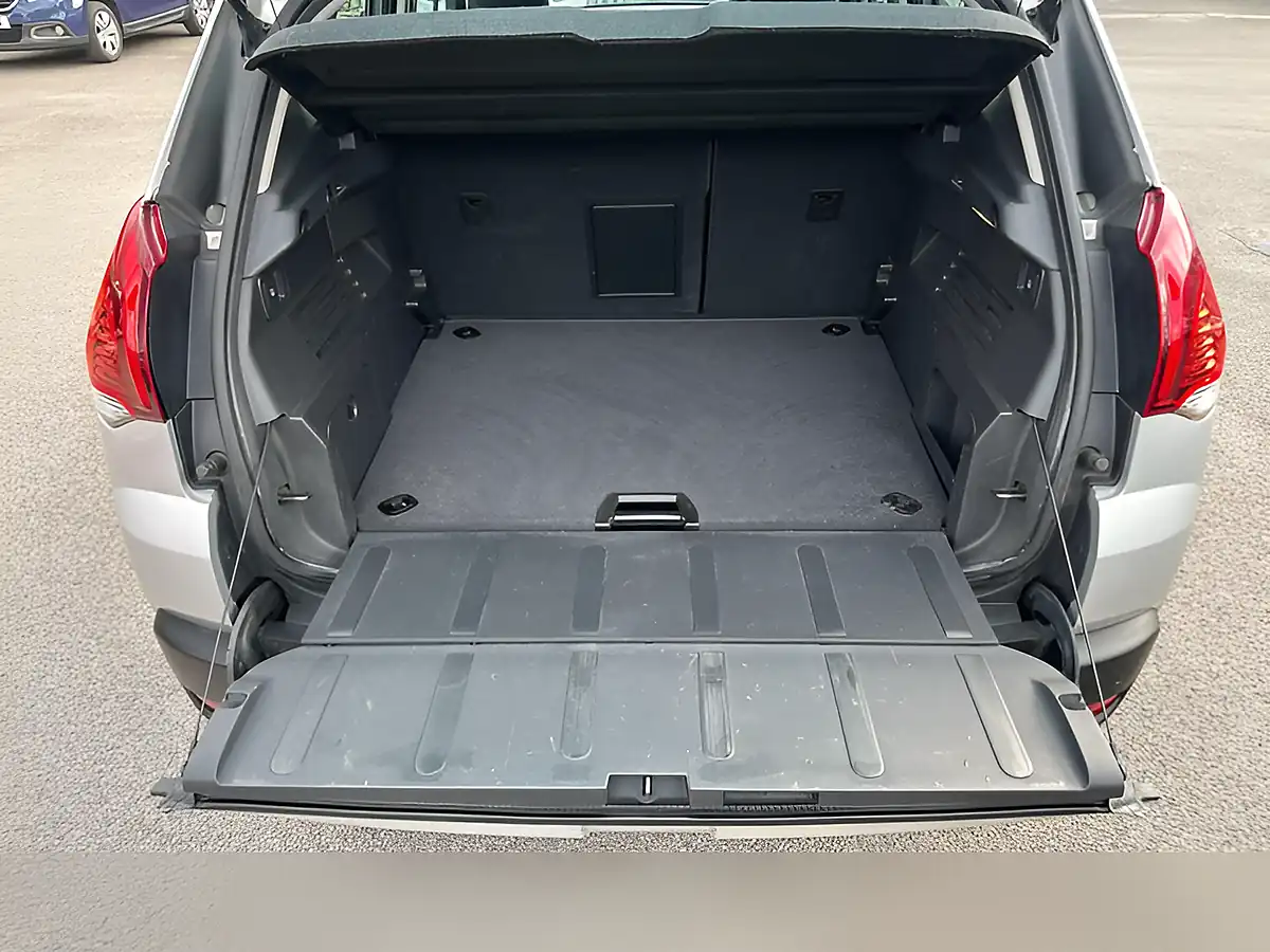 Used 2014 Peugeot 3008 Active Silver - Interior and Exterior details 11