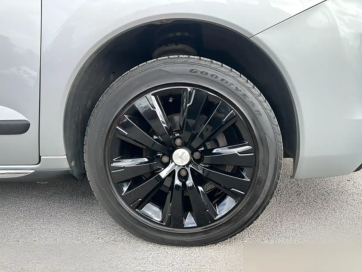 Used 2014 Peugeot 3008 Active Silver - Interior and Exterior details 13