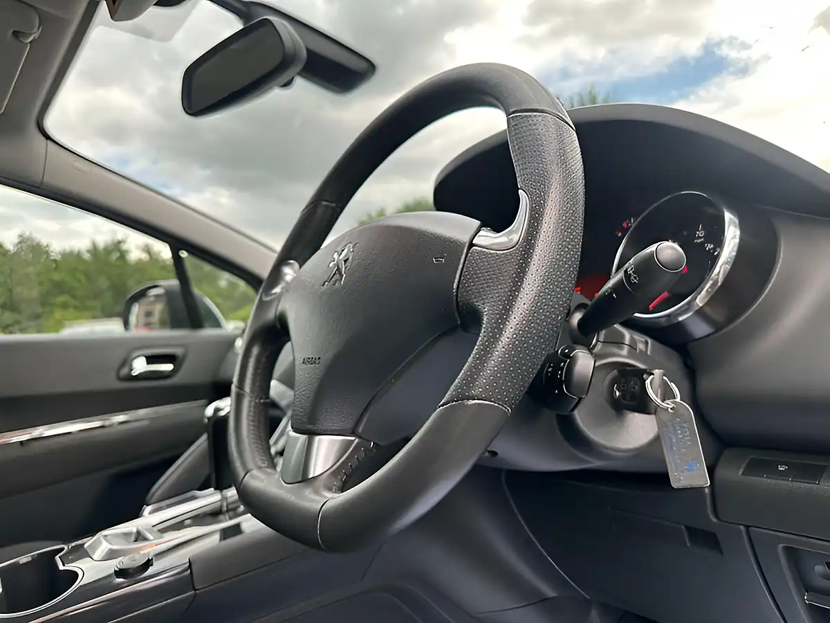 Used 2014 Peugeot 3008 Active Silver - Interior and Exterior details 15