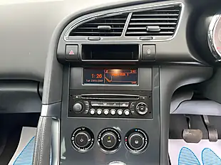 Used 2014 Peugeot 3008 Active Silver - Interior and Exterior details 16