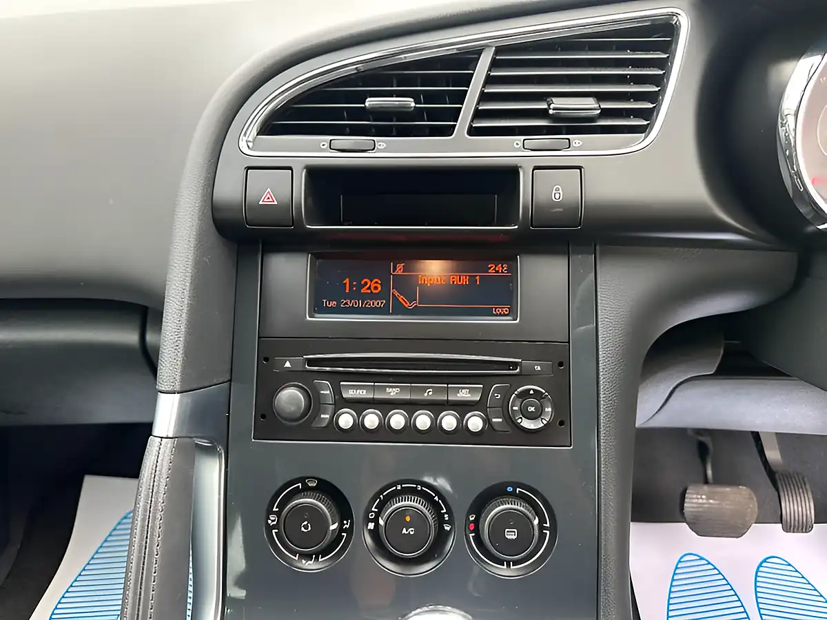 Used 2014 Peugeot 3008 Active Silver - Interior and Exterior details 16