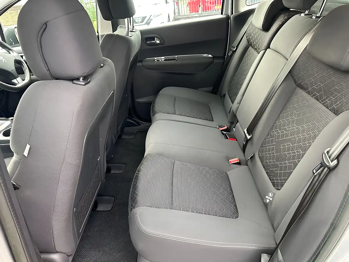 Used 2014 Peugeot 3008 Active Silver - Interior and Exterior details 18