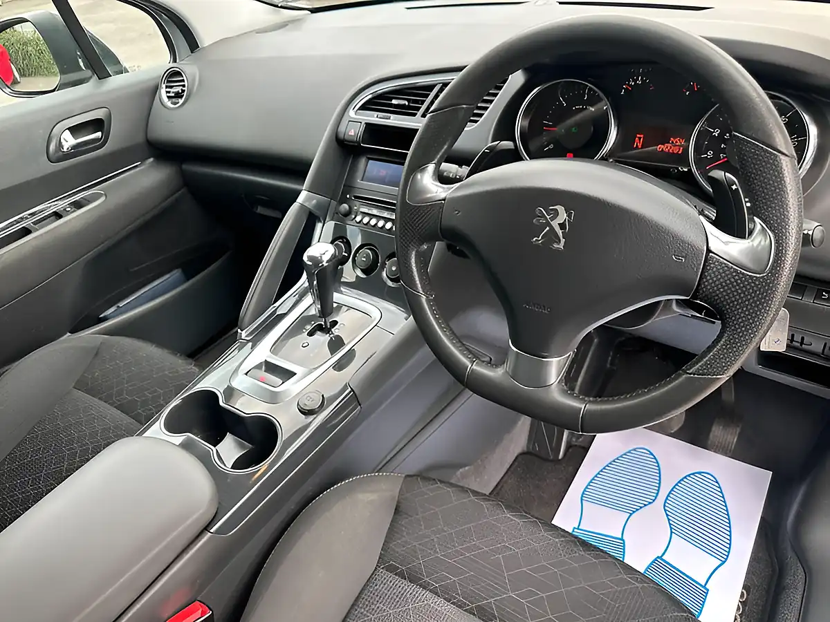 Used 2014 Peugeot 3008 Active Silver - Interior and Exterior details 2
