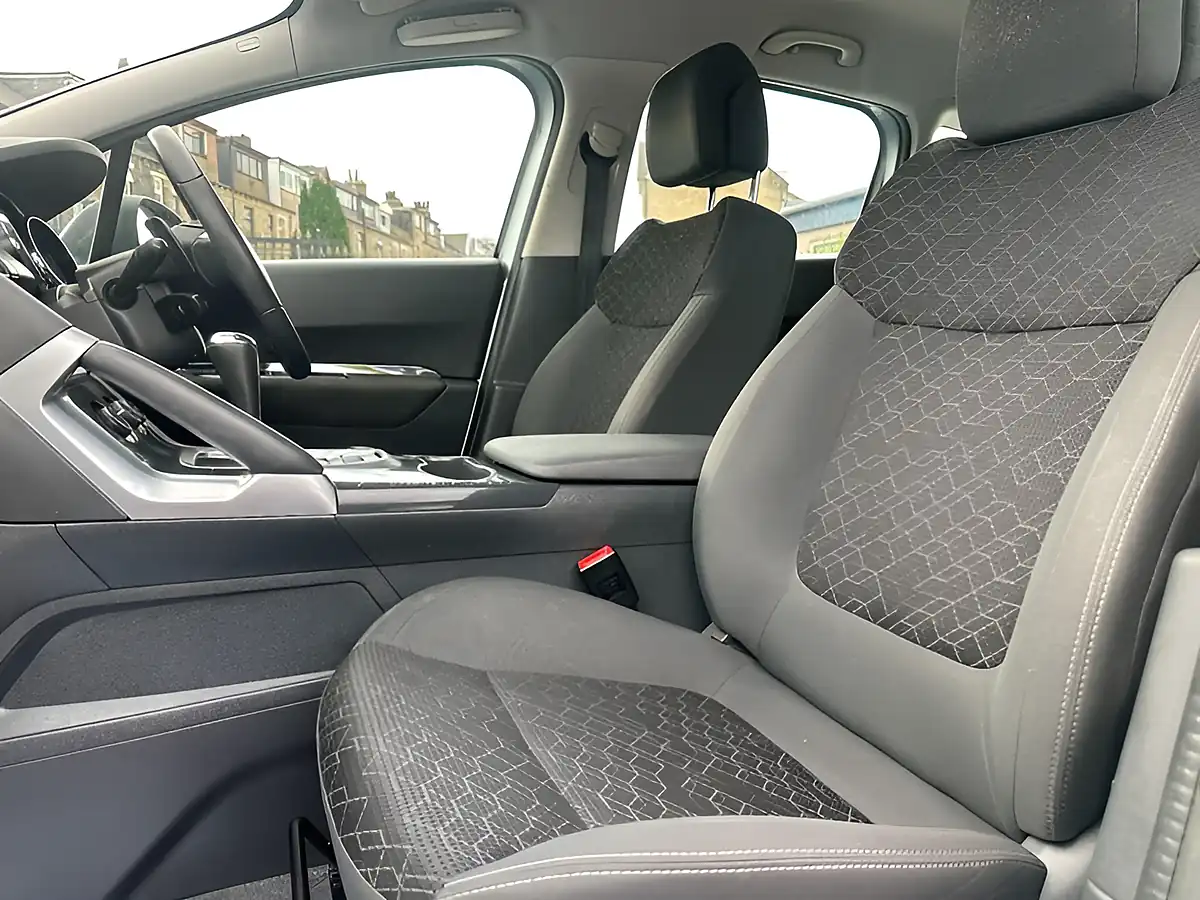 Used 2014 Peugeot 3008 Active Silver - Interior and Exterior details 20