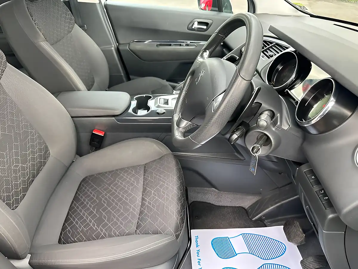 Used 2014 Peugeot 3008 Active Silver - Interior and Exterior details 6