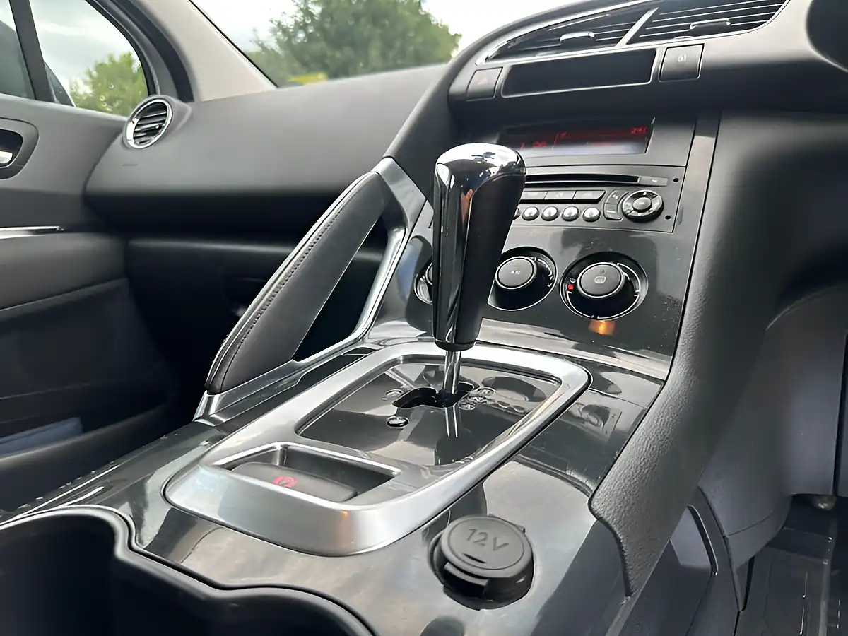 Used 2014 Peugeot 3008 Active Silver - Interior and Exterior details 7